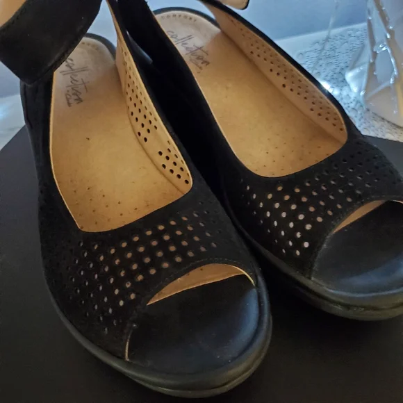 CLARKS COMFORT SANDAL 7M - Picture 2 of 4